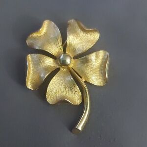 Sarah Coventry Vintage Gold Tone Flower Brooch Pin